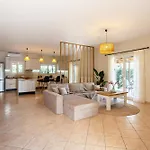 Aelia - Private Garden Retreat *