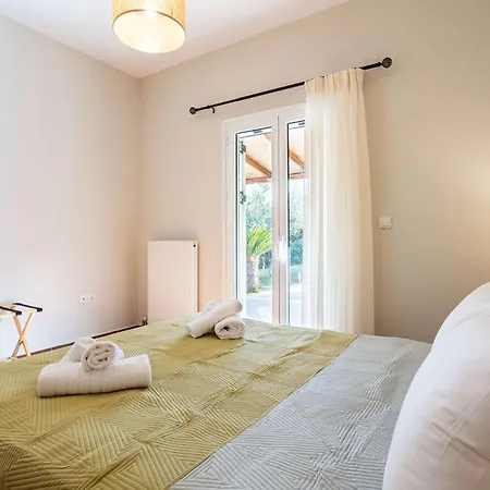 Aelia - Private Garden Retreat Dharas