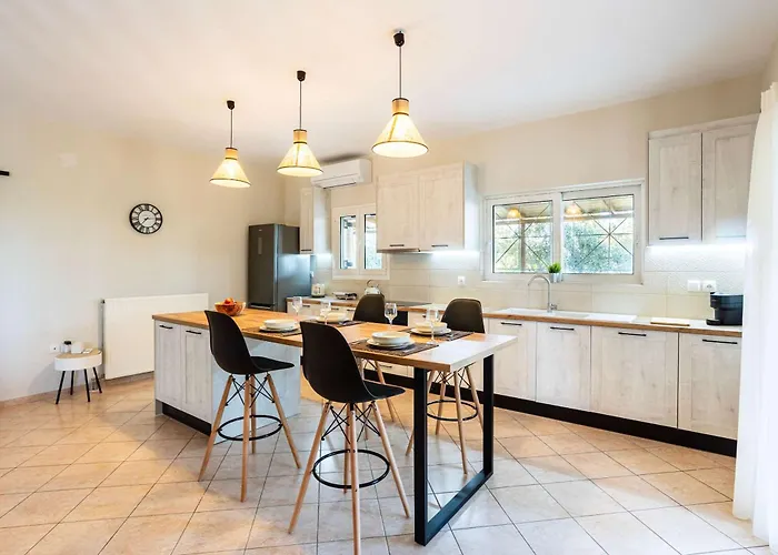 Aelia - Private Garden Retreat Dharas